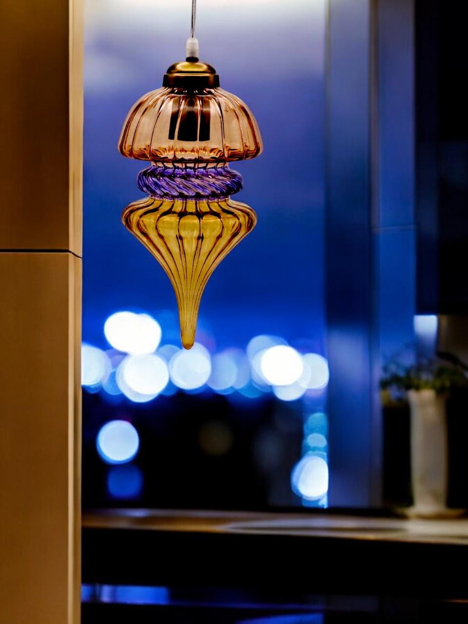 Handblown Glass Pendant Light - Customizable Modern Kitchen Illumination - Stylish Dining Room Decoration