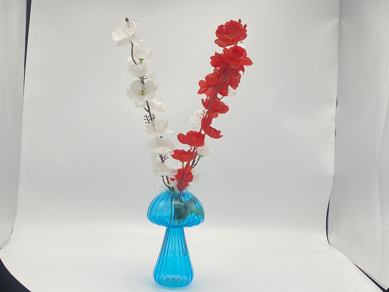 Whimsical Glass Mushroom Vases Set – Unique Fungi Decor – Handcrafted Hydroponic Centerpieces – Handcrafted Hydroponic Centerpieces