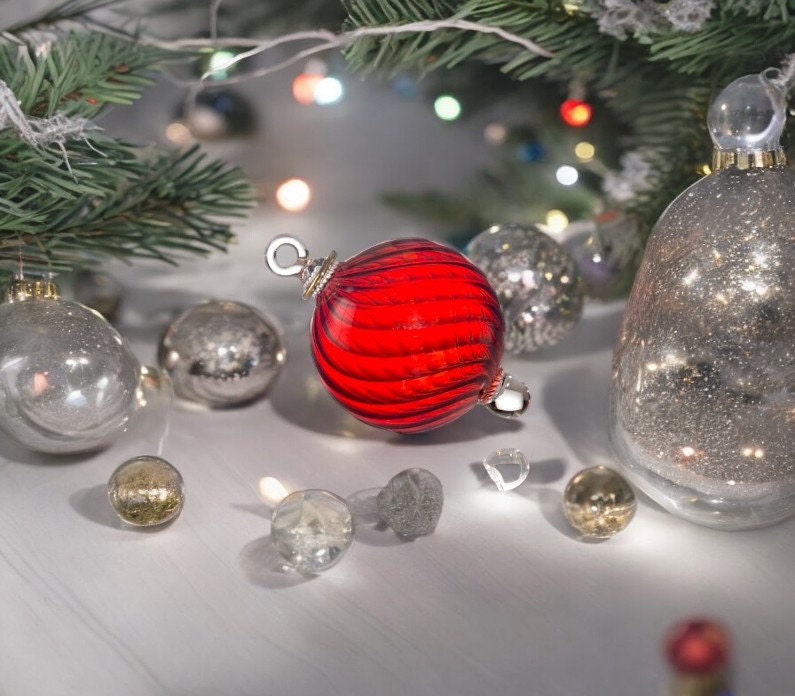 Christmas glass Ball Ornaments- Adorable Hanging Decorative Xmas Balls for Christmas Tree Decorations Home -hanging ornaments -red 2023