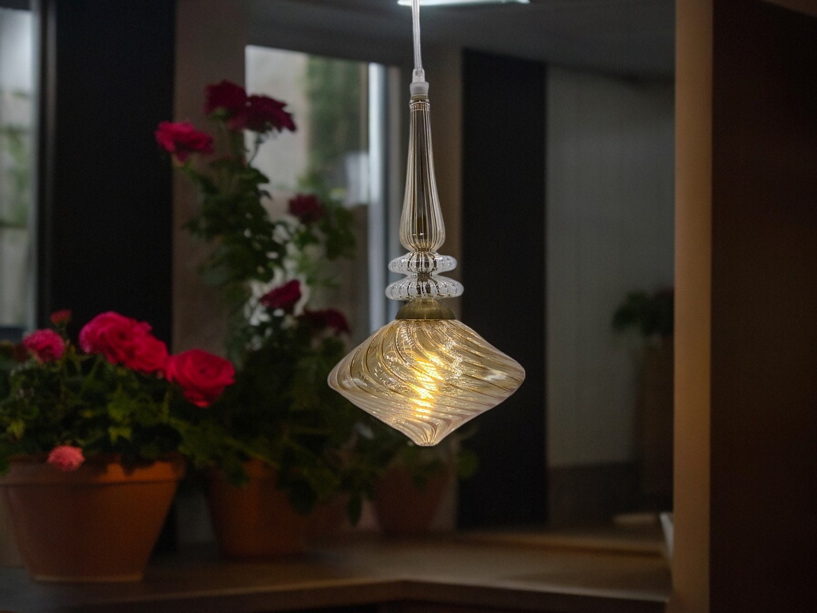 Elegant Hand Blown Pendant Light - Customizable Ceiling Fixture - Artisan Crafted Hanging lamp