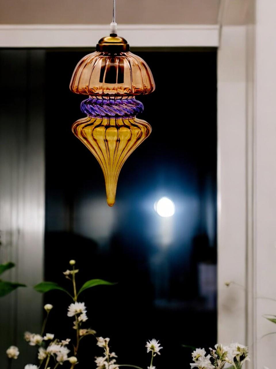 Handblown Glass Pendant Light - Customizable Modern Kitchen Illumination - Stylish Dining Room Decoration