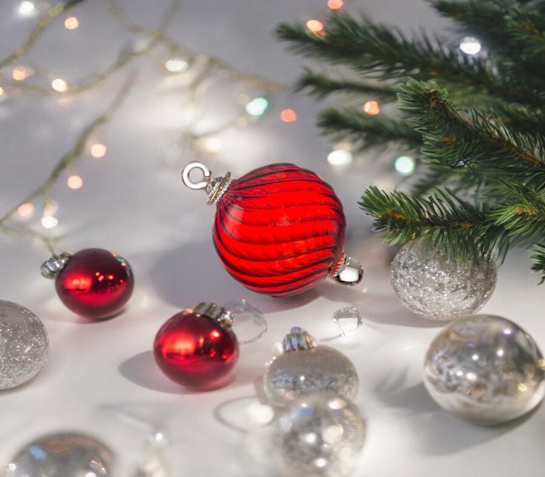 Christmas glass Ball Ornaments- Adorable Hanging Decorative Xmas Balls for Christmas Tree Decorations Home -hanging ornaments -red 2023