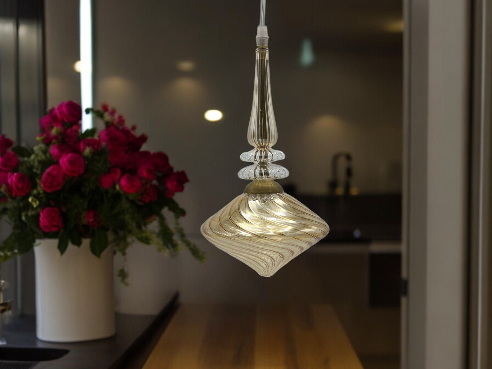 Elegant Hand Blown Pendant Light - Customizable Ceiling Fixture - Artisan Crafted Hanging lamp