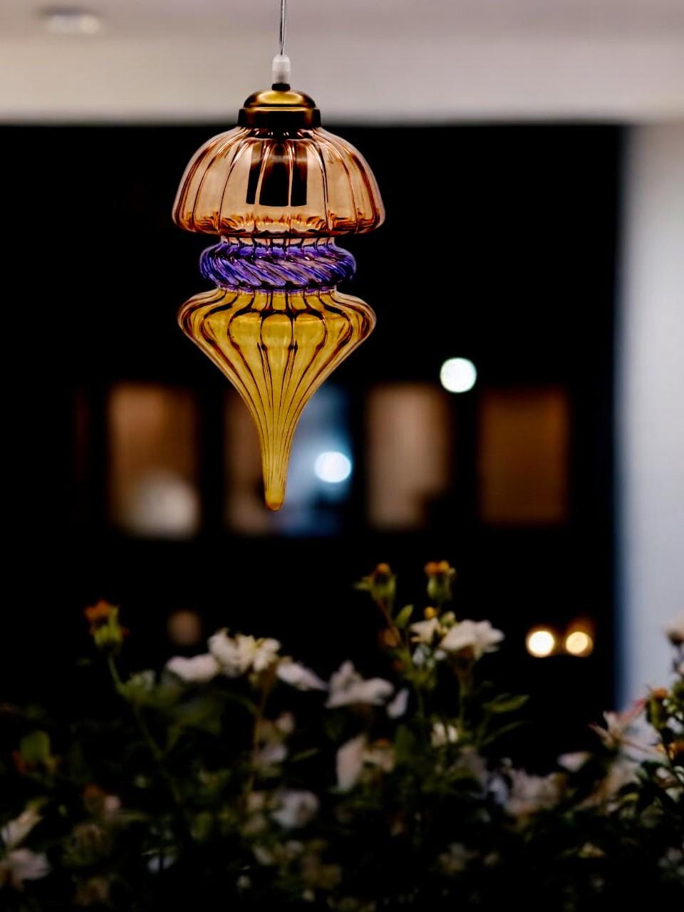 Handblown Glass Pendant Light - Customizable Modern Kitchen Illumination - Stylish Dining Room Decoration