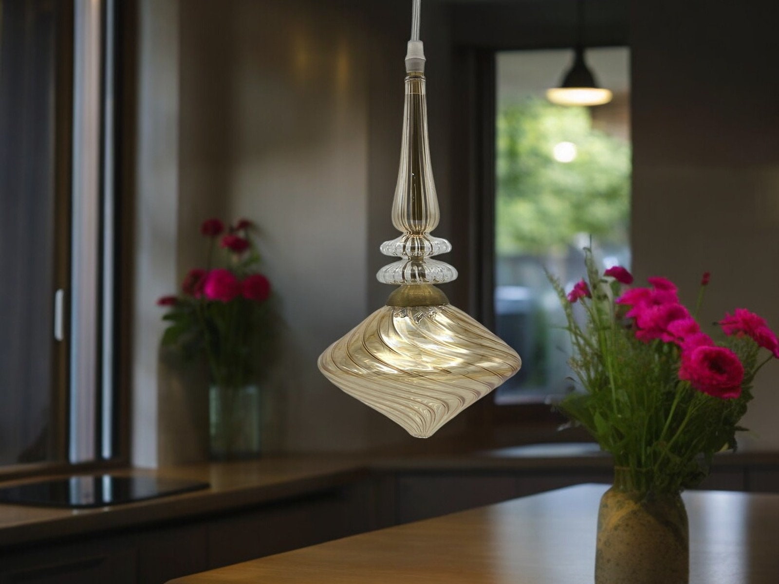 Elegant Hand Blown Pendant Light - Customizable Ceiling Fixture - Artisan Crafted Hanging lamp