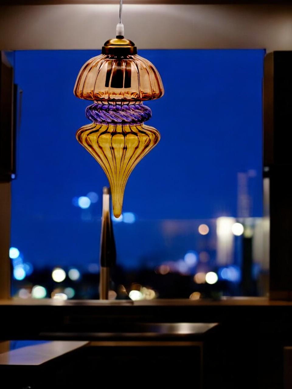 Handblown Glass Pendant Light - Customizable Modern Kitchen Illumination - Stylish Dining Room Decoration