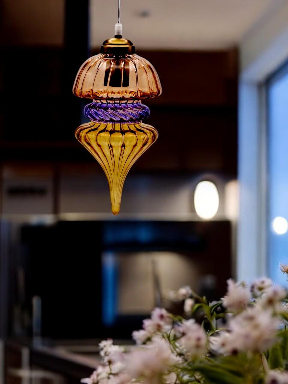 Handblown Glass Pendant Light - Customizable Modern Kitchen Illumination - Stylish Dining Room Decoration