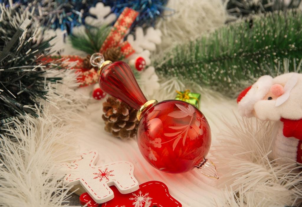 Engraved  Christmas Glass Ornaments- Adorable Hanging ornament- Decorative tree topper- Christmas Tree Decorations Red 2024