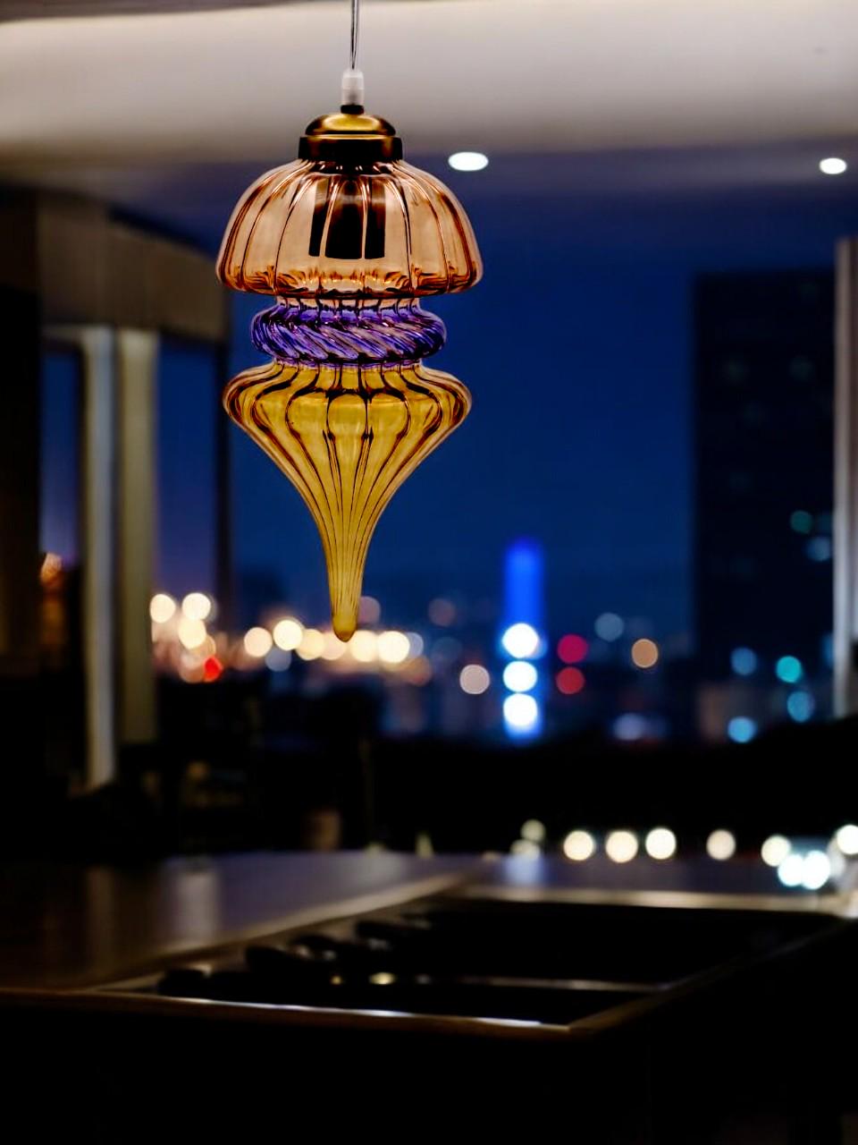 Handblown Glass Pendant Light - Customizable Modern Kitchen Illumination - Stylish Dining Room Decoration